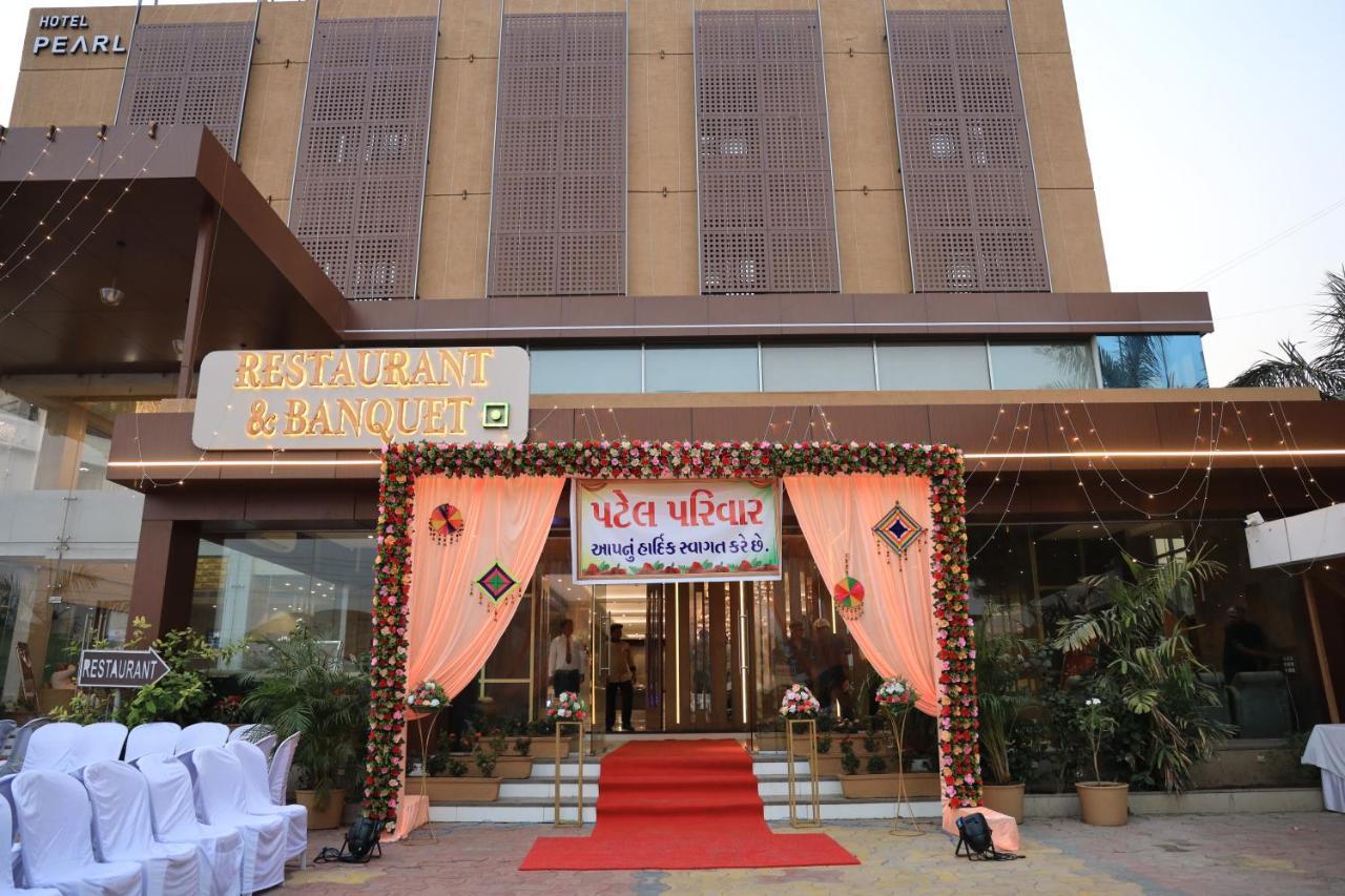 Pearl Hotel & Banquets Ahmedabad Eksteriør billede