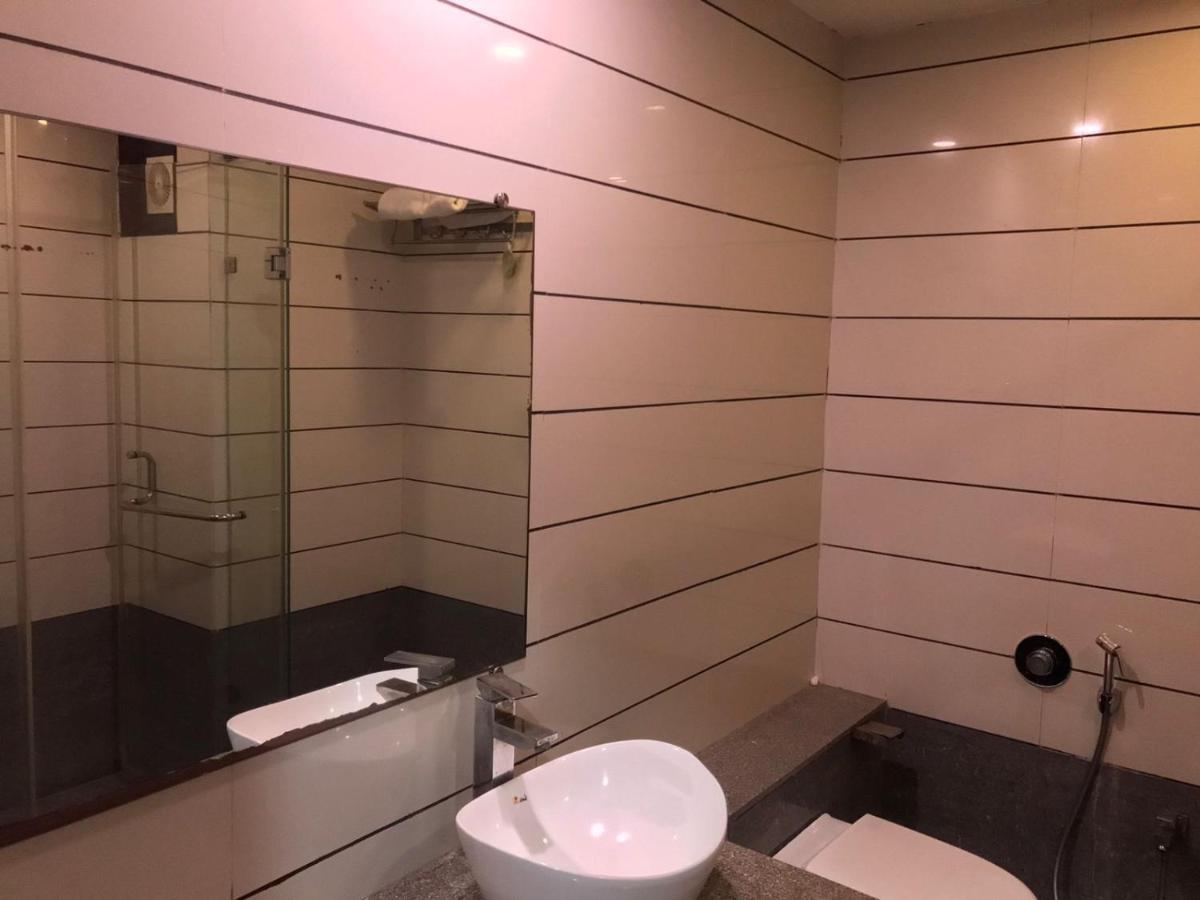 Pearl Hotel & Banquets Ahmedabad Eksteriør billede