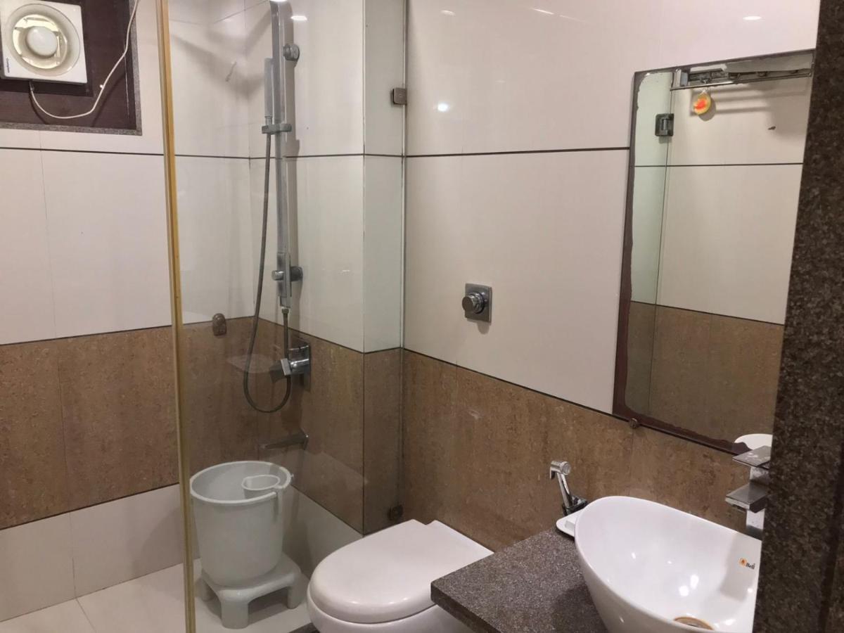 Pearl Hotel & Banquets Ahmedabad Eksteriør billede