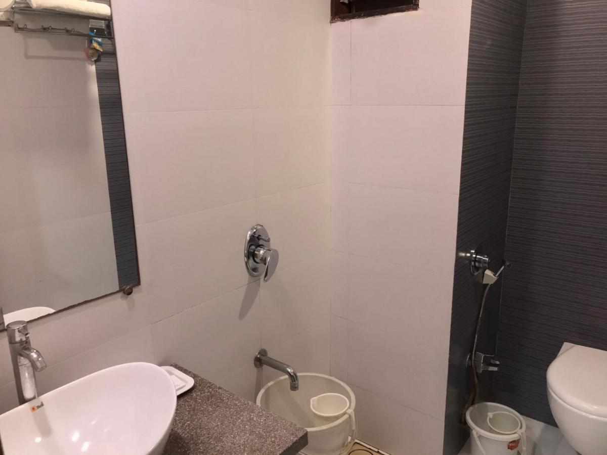 Pearl Hotel & Banquets Ahmedabad Eksteriør billede